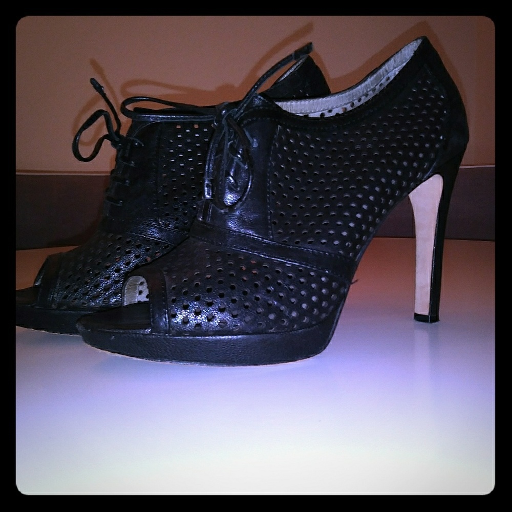 Black gently used Vince Camuto heels